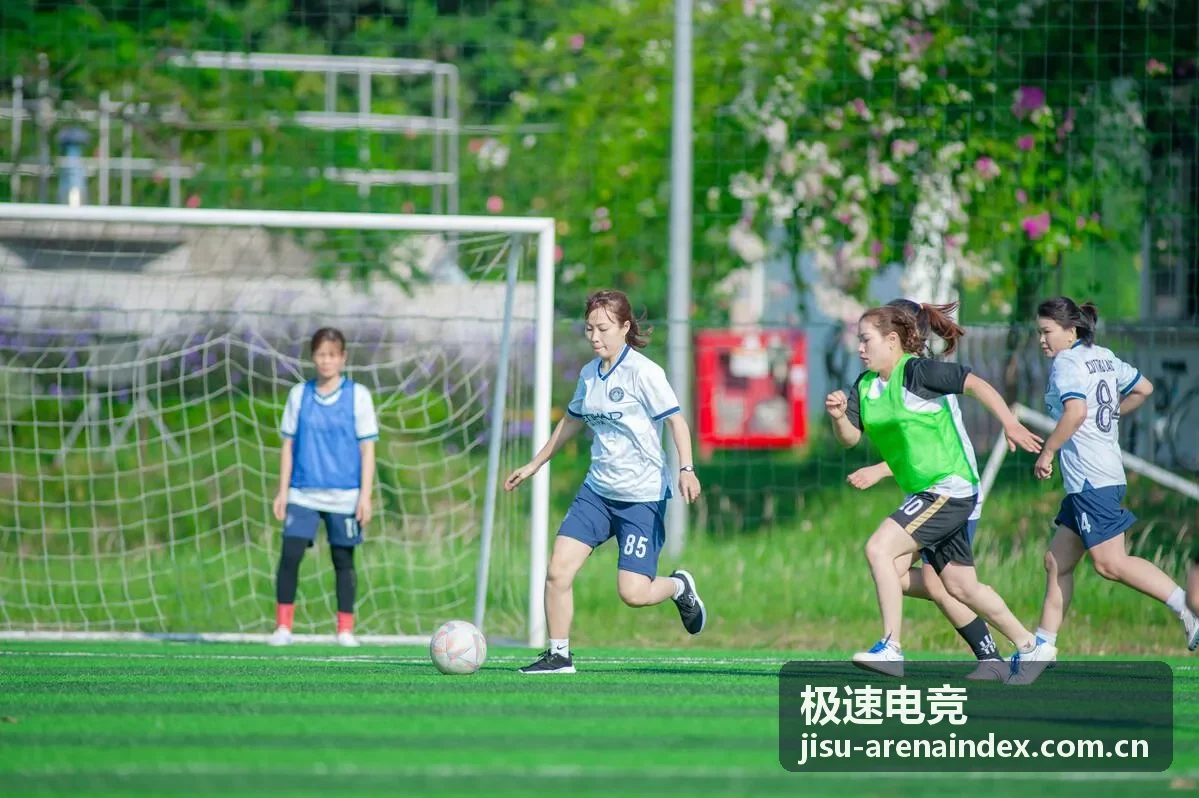 极速电竞赛场画面中的团队协作细节